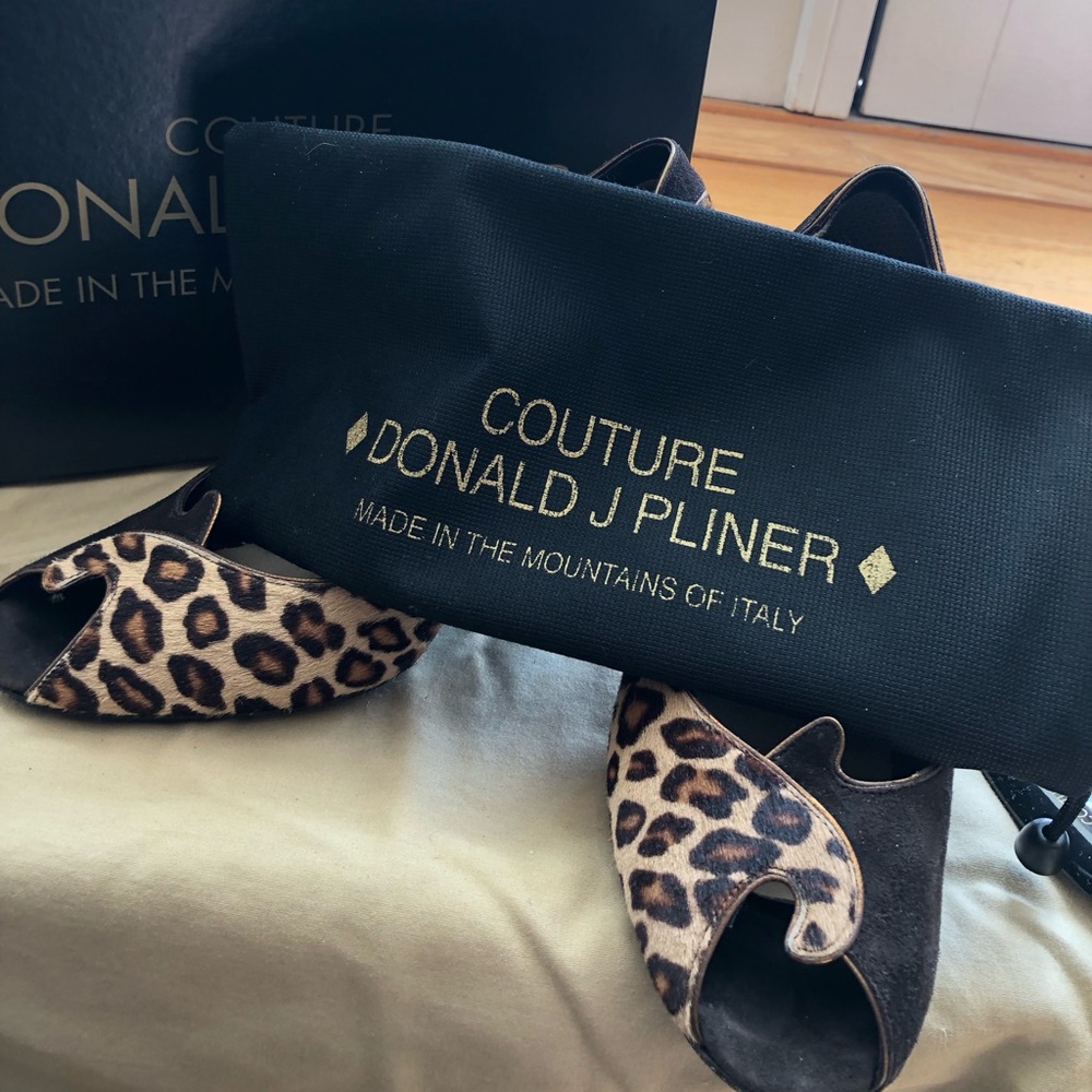 Donald Pliner Leopard Pumps - Picture 7 of 8